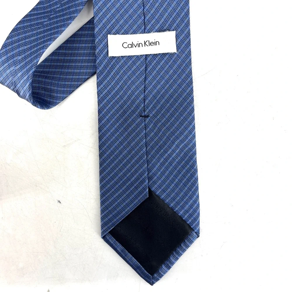Calvin Klein Men Blue Silk Stripe Necktie 61‎ x 3.5